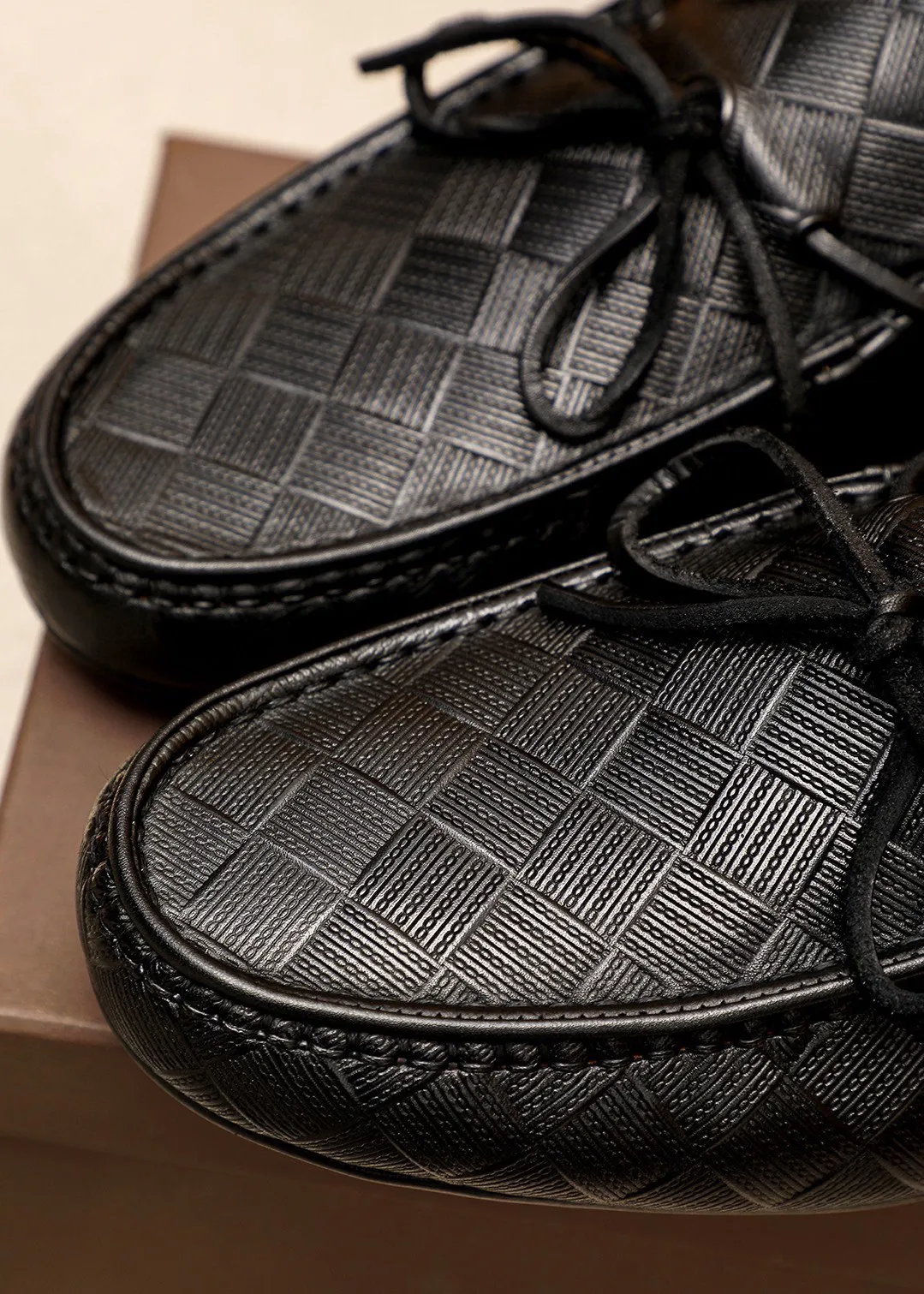 Men's Men's Shoes 💰: 420 💐BV Men's Slip-on Shoes® [BOTTEGA VENETA] Official website counter new model, one-to-one mold opening ⚠Italian calfskin embossed ➕Cow 🐂 leather lining. Driving slip-ons, available at counters, sizes 39-44 (38.45🉑️customized)